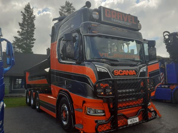 Soraliike Viljakaisen Scania R770
Soraliike Viljakainen Oy:n Scania R770 sora-auto.
Avainsanat: Viljakainen Scania R770 Himos24