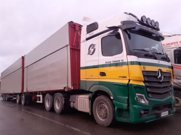 Kuljetus Szepaniakin MB 2663 Actros L
Kuljetus Szepaniakin MB 2663 Actros L b-juna.
Avainsanat: Szepaniak MB 2663 ActrosL ABC Hirvaskangas