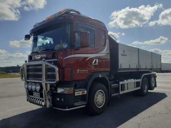 T Lindroosin Scania 124
T Lindroosin Scania 124 vaihtolava-auto.
Avainsanat: Lindroos Scania 124 Neste Jalastuuli