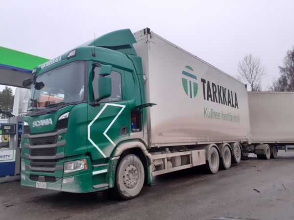 Tarkkalan Kuljetuksen Scania 560R
Tarkkalan Kuljetus Oy:n Scania 560R hakeyhdistelmä.
Avainsanat: Tarkkala Scania 560R Neste