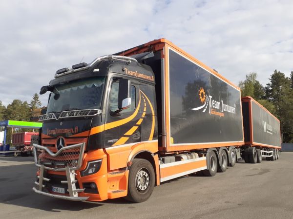 Team Juntusen MB 3558 Actros
Team Juntunen Oy:n MB 3558 Actros turveyhdistelmä.
Avainsanat: Team-Juntunen MB 3558 Actros Neste