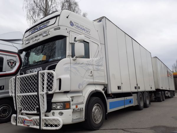 Tekosin Scania R560
Tekos Oy:n Scania R560 täysperävaunuyhdistelmä.
Avainsanat: Tekos Scania R560 Shell Hirvaskangas Pauli