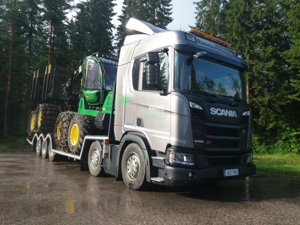 Varis Forestin Scania R500XT
Varis Forest Oy:n Scania R500XT koneenkuljetusauto.
Avainsanat: Varis-Forest Scania R500XT