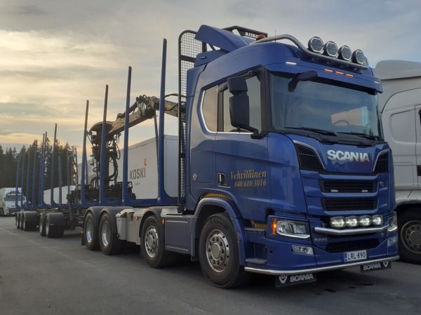 Vehviläisen Scania R770
Vehviläisen Scania R770 puutavarayhdistelmä.
Avainsanat: Vehviläinen Scania R770 ABC Hirvaskangas