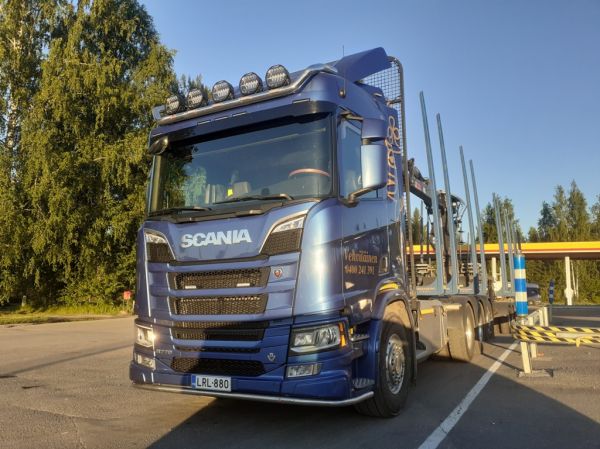 Vehviläisen Scania R770
Vehviläisen Scania R770 puutavarayhdistelmä.
Avainsanat: Vehviläinen Scania R770 Shell Hirvaskangas