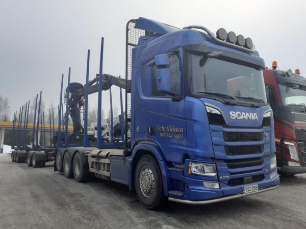 Vehviläisen Scania R770
Vehviläisen Scania R770 puutavarayhdistelmä.
Avainsanat: Vehviläinen Scania R770 Shell Hirvaskangas