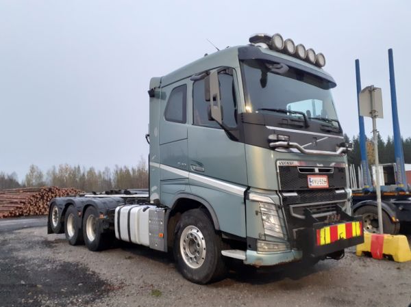 Volvo FH540
Volvo FH540 vaihtolava-auto.
Avainsanat: Volvo FH540 Hirvaskangas