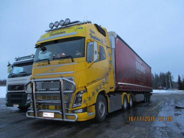 Kuljetus Vuojolaisen Volvo FH16
Kuljetus Vuojolainen Oy:n Volvo FH16 puoliperävaunuyhdistelmä.
Avainsanat: Vuojolainen Volvo FH16 ABC Hirvaskangas