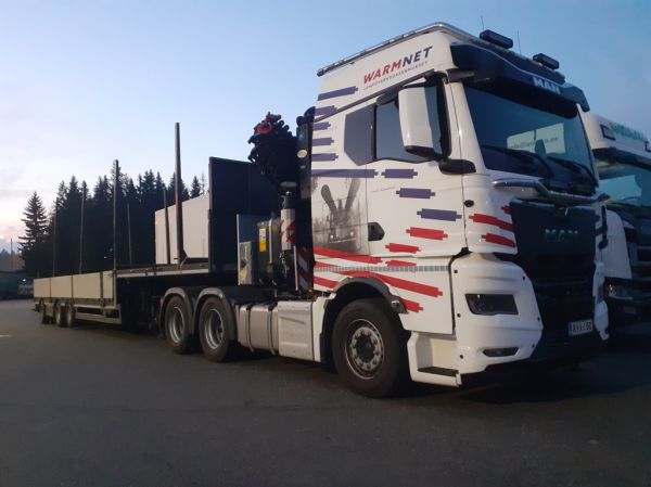 Warmnetin MAN TGX 33.520
Warmnet Oy:n nosturilla varustettu MAN TGX 33.520 puoliperävaunuyhdistelmä.
Avainsanat: Warmnet MAN TGX 33.520 ABC Hirvaskangas