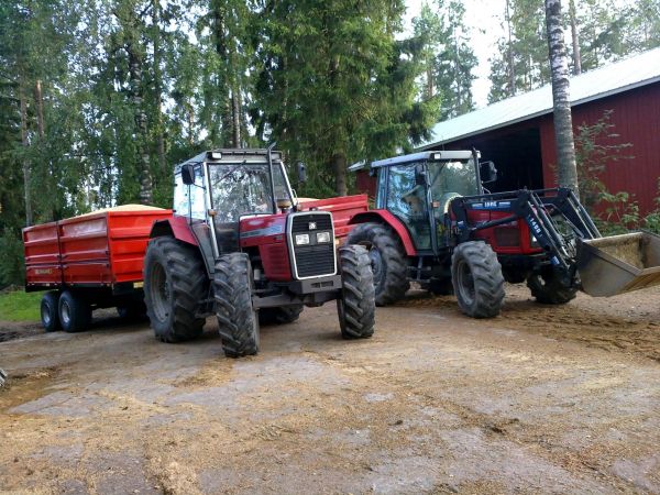 Viljanajo kalustoa
MF 390 & MF 4245
Avainsanat: MF 390 4245 junkkari tuhti