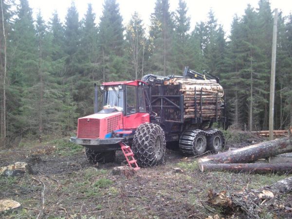 Valmet 840.2.
Kuitukuorma päällä. Entinen ajokki
Avainsanat: valmet 840