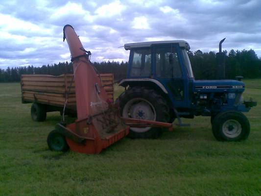 Ford 5610, Velsa ja taaruppi
heinänhaku yhistelmä
Avainsanat: ford velsa taarup