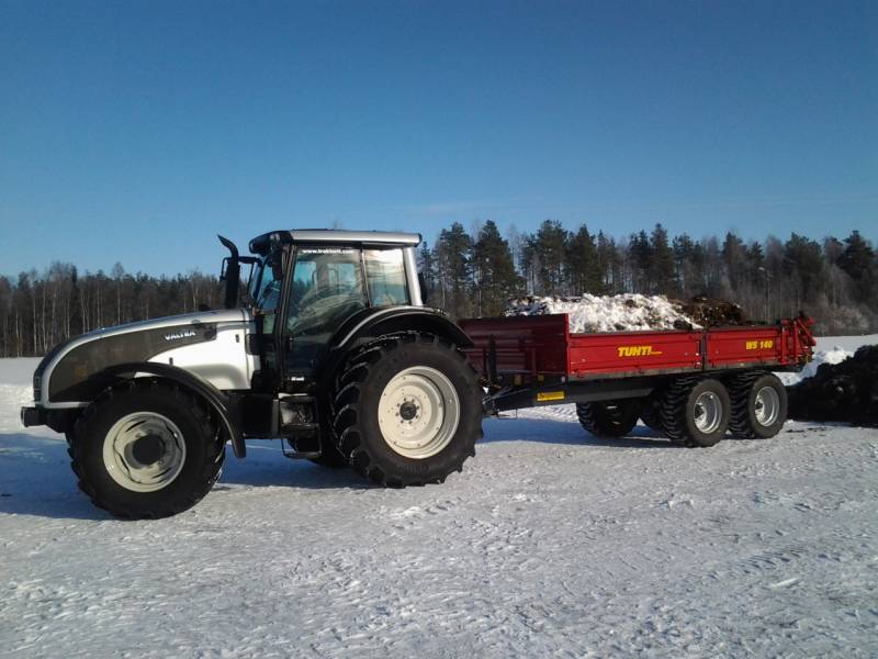 T191 ja Tuhti 
kuormaa purkamassa
Avainsanat: valtra, t191, tuhti