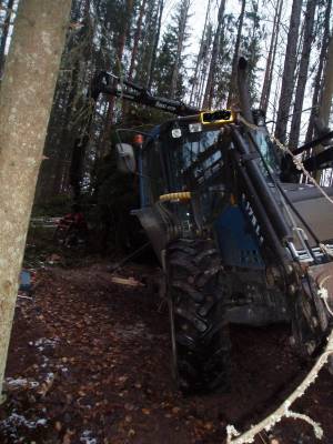 Valtra 6400
Rengasrikon seuraus
Avainsanat: oojiiärrä