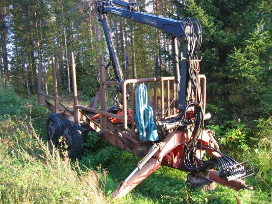 Metsäkärri
Farmin kuormain ja omatekoinen kärri
Avainsanat: Farmi