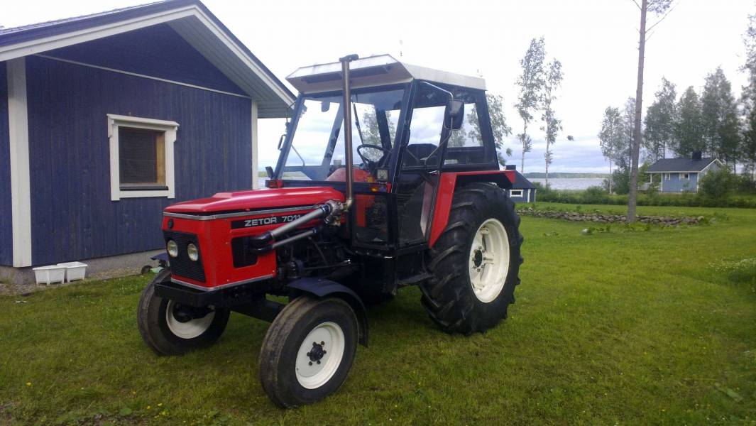 Zetor 7011 Turbo
turbo ja nyt 18.4-30 takaset.
