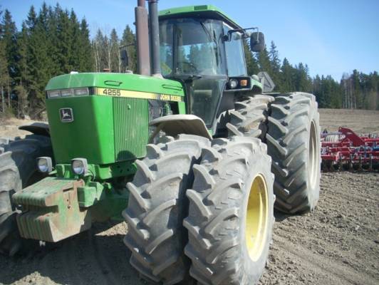 John Deere 4255 ja Potila äes
Työpaikan kone
Avainsanat: John Deere 4255 Potila