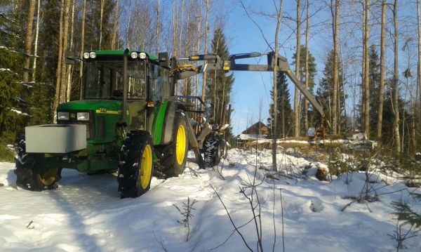 Tulin tollanen metsäpaketti hommattua...
JD 5510, Vreten 65-40 ja 9 tn vaunu
Avainsanat: JD 5510 Vreten 65-40