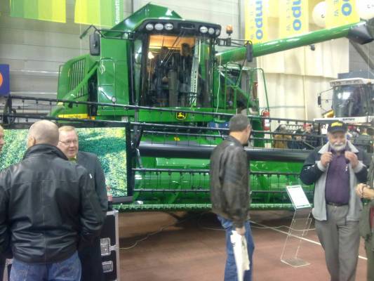 John Deere T
Kone-forum 2010
Avainsanat: Jonssi T kone forum