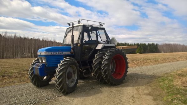 On se vaan nätti
Kiitoksia sen haistapaska kyselyn poistamisesta, nyt tänne voi laittaa uusia kuviakin. 

Leyland 472, suomen ainoa nälkäraameilla varustettu Leyland.
Avainsanat: Leyland Ilomantsi