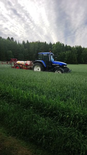 Ruiskutuksia
Tautiaineiden ajoa
Avainsanat: Tm new holland