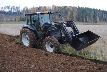 Valtra a95 ja Kverneland AB85
Syyskyntelyjä
