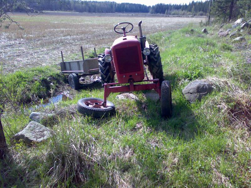 vallu
oho! akseli katkesi nätisti.
Avainsanat: oho!