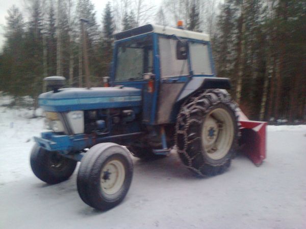 Ford 5610
5610 odottelee malttamattomana lumi sadetta.
Avainsanat: Ford leppä 255