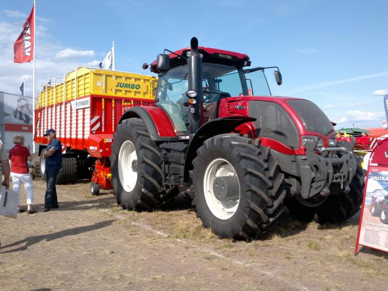 Valtra S353
OKRA:n kalustoa
