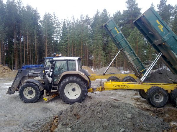 maanajoa kevät talvella 2011
t170, 8950 ja multivat
Avainsanat: valtra multiva t170 8950 trm 180