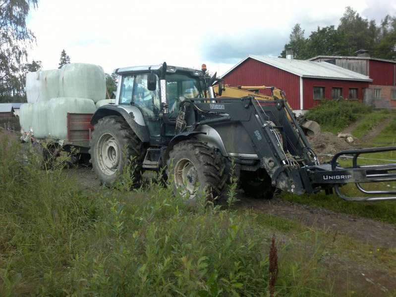 Paalin ajoa
Valtra t140 ja tuhti ws 120
Avainsanat: Valtra t140 tuhti