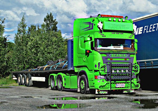 Scania R500
Trans Car-Ju Oy

Jos ei tämä erotu liikennevirrasta niin ei sitten mikään.


Avainsanat: Scania