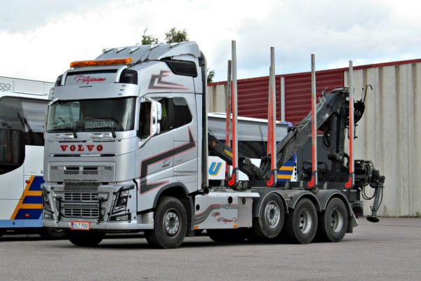 Volvo FH 750
Petäjäniemen "Timber Hooligan"
Avainsanat: Volvo Petäjäniemi