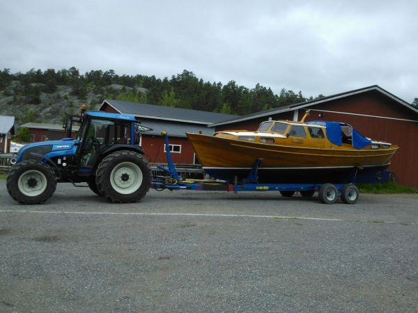 Valtra A82, JS10 ja legendaarinen puuvene
Avainsanat: Valtra JS10