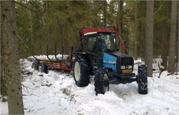 Valmet 665 + Patruuna 55
Tuulenkaatojen keräilyä
Avainsanat: valmet 665 patruuna