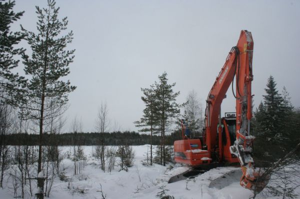 Nipsuttelua
Ojalinjan aukaisua.
