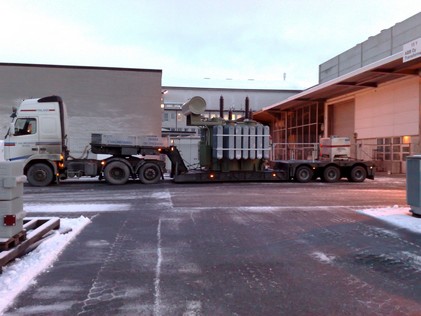 Y.Halmesmäen Volvo FH12 ja 3-akselinen Nooteboom
