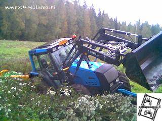 Ojapientareiden niittoa
Naapurin valmetti vähän upoksissa...
Avainsanat: valmet