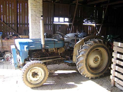 Fordson Super Dexta vm. -62
Legendan mukaan ensimmäinen suomeen tuotu Super Dexta. Edelleen käytössä, ei entisöity
Avainsanat: Fordson Super Dexta