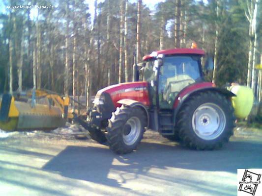 Rote avoharja+case MXU100+ 600ltr hardi
harjaamassa toiseksi viimeistä pihaa
Avainsanat: case rote hardi