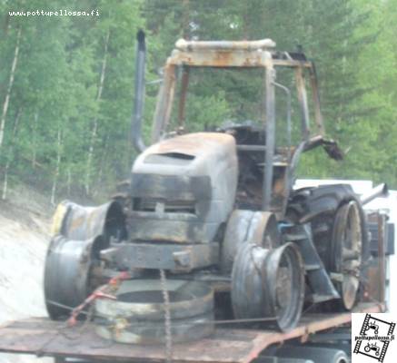 New Hollandin viimeinen matka
Käyny lämpimänä. Vauhdissa näpätty, vähän huonolaatuinen kuva.
Avainsanat: NewHolland