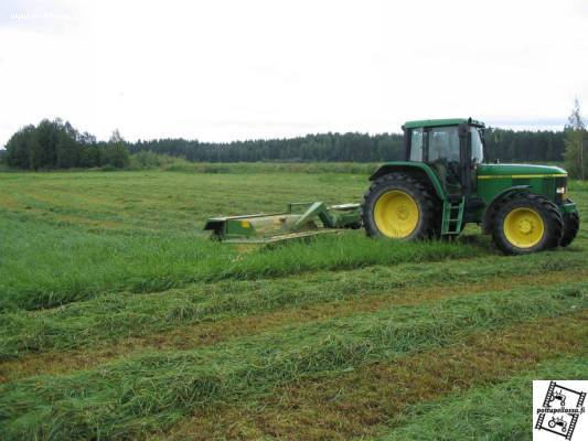 JD6610 ja Krone 280 CV
Niittoa kesältä 2005
Avainsanat: JD6610 Krone