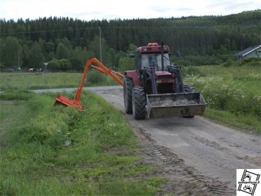 Agrimaster Shark R650
Ensimmäisiä koeajoja, hiukan vaatii opettelua alkuun.
Avainsanat: puomimurskain