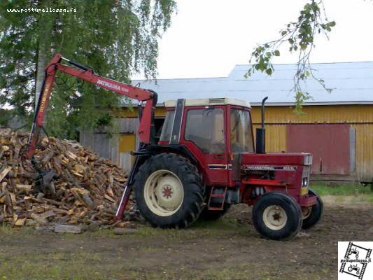 ih 685 vm-83
Sedän intikka n.15000 tunneilla eikä kone/vaihteisto ole olleet kertaakaan auki.nykyisin kakkostraktorina kun 4230 tuli taloon
