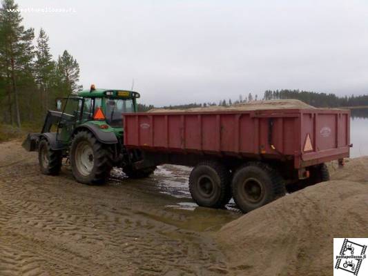 Valtra C150 ja ryssäläinen
Hiekan ajo uimarannalle
Avainsanat: valtra 150