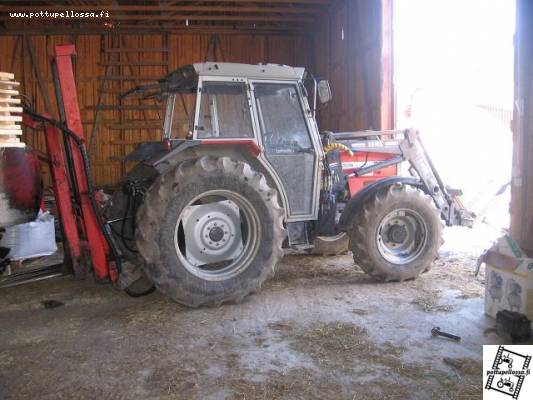 massikka
siin ois 375 fergu ja isme 1400 ja runni rehuleikkuri
Avainsanat: massey ferguson 135