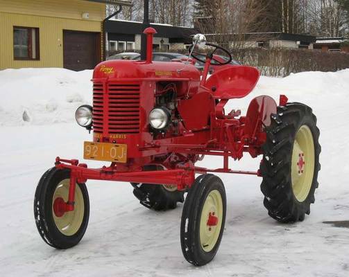 Massey-Harris Pony vm. 1952
MH entistettynä
Avainsanat: Massey-Harris Massey Pony