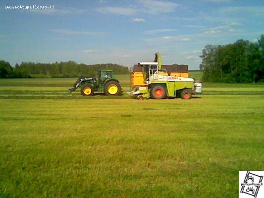 claas jaguar 682 ja john deere 6920
rehun tekua
Avainsanat: claas jaguar john deere 6920