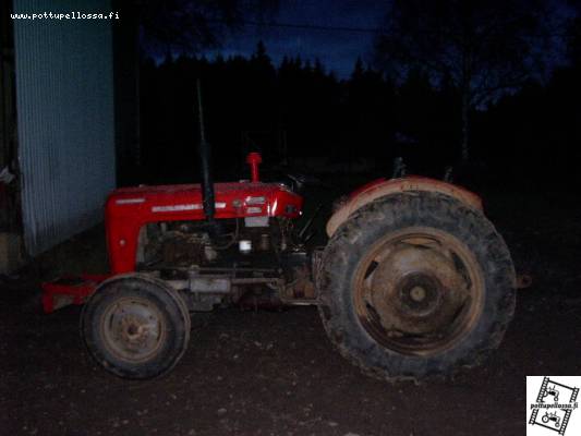 massey ferguson 35x
siinä on talon ehkä varmin traktori ei haittaa vaikka olis seissy koko talven niin aina lähtee käymään
Avainsanat: massey ferguson 35