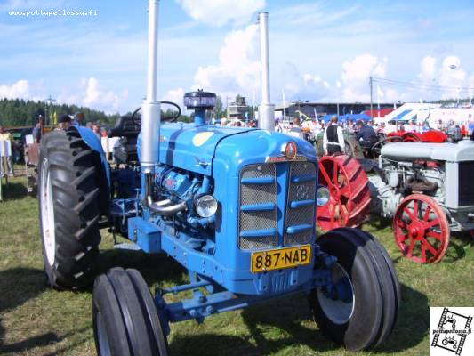 farmari 2007 lisää materiaalia
fordson super major(rypsiöljyllä toimiva)
Avainsanat: fordson